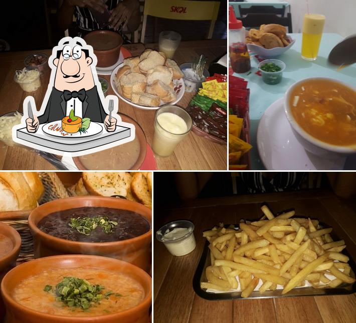 Sopa de moluscos, sopa quente e azeda picante chinesa e batata frita em Rei do Caldo