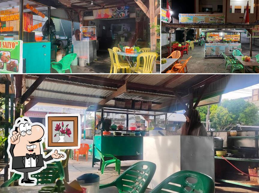 El interior de Kedai Kopi Husni Saiyo