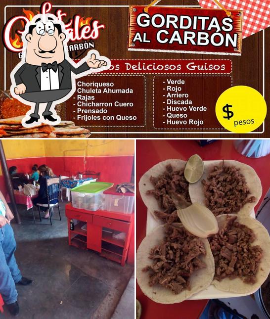 Посмотрите на этот снимок, где видны внутреннее оформление и еда в Gorditas Al Carbon "Los Carnales"