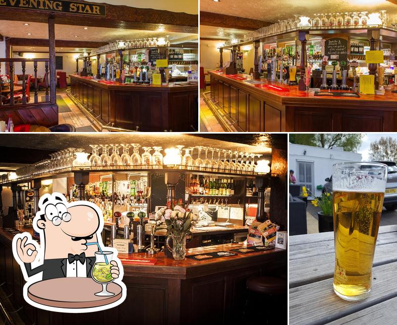 Снимок, на котором видны напитки и барная стойка в The Railway Inn