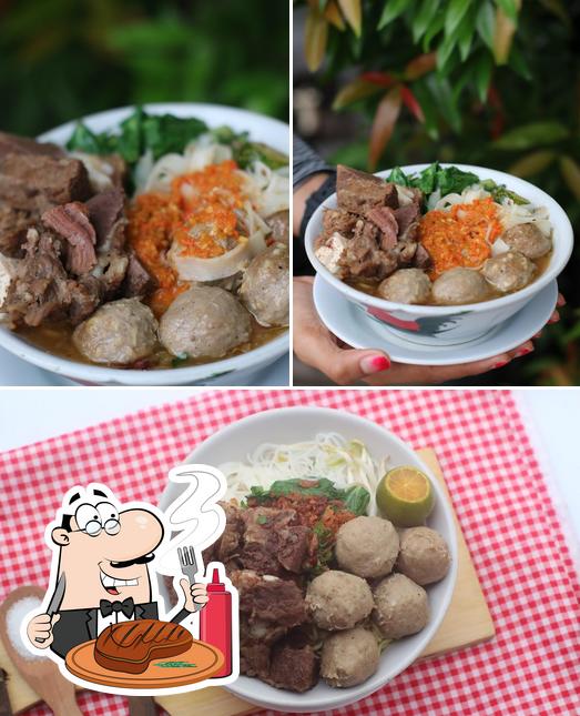 Try out meat dishes at Mie Ayam & Bakso Muntjul - Kuala Dua