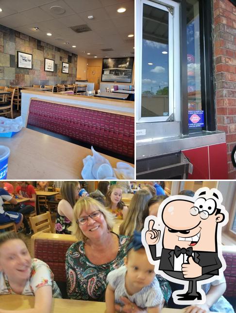 Look at the photo of Dairy Queen Grill & Chill