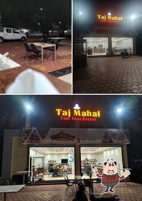 Food at Taj Mahal fast food Restro