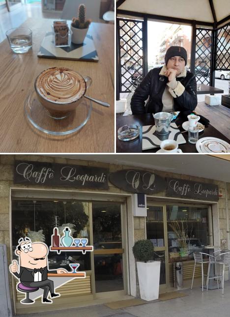 Questa è la immagine che presenta la interni e bevanda di Caffè Leopardi