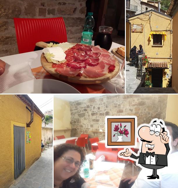 Gli interni di Pizzeria Rosticceria 2T