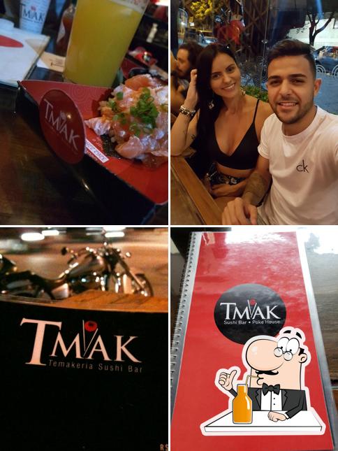 Desfrute de um drinque no Tmak - Sushi Bar & Poke House