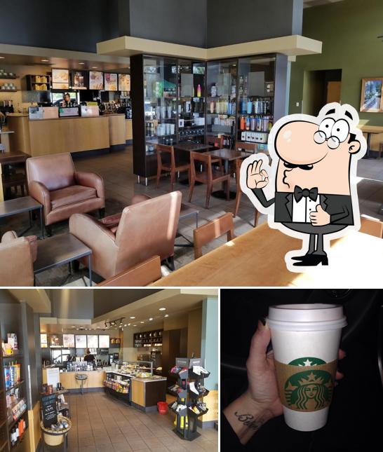 Взгляните на снимок кафе "Starbucks"