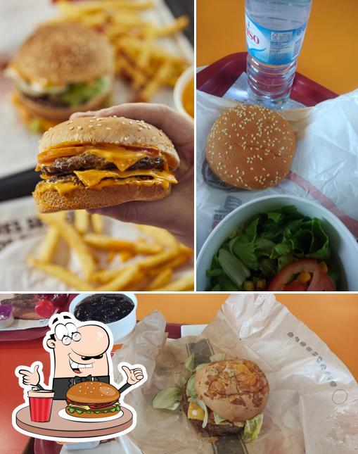 Order a burger at Burger King Quinta do Conde