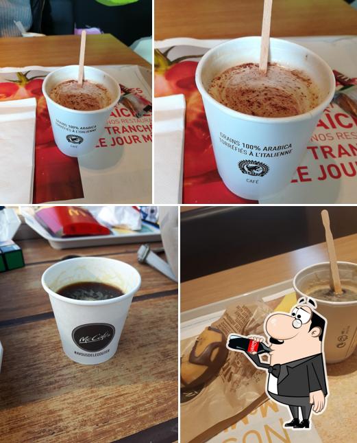 La photo de la boire et nourriture concernant McDonald's