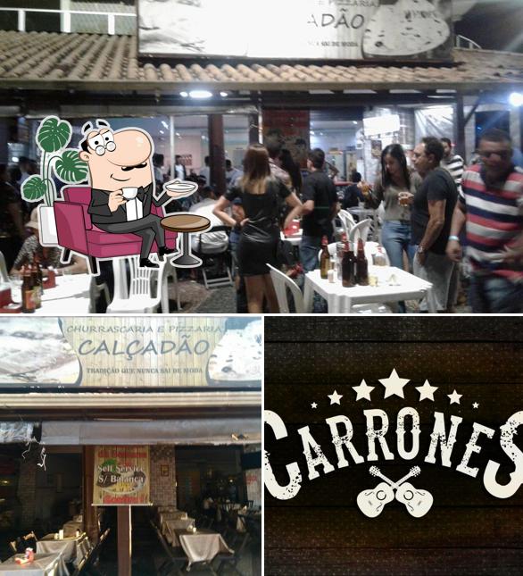 Veja imagens do interior do Churrascaria E Pizzaria Calçadão