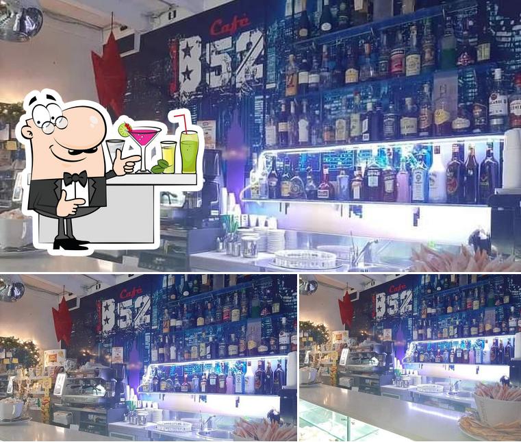 Regarder l'image de Bar B52