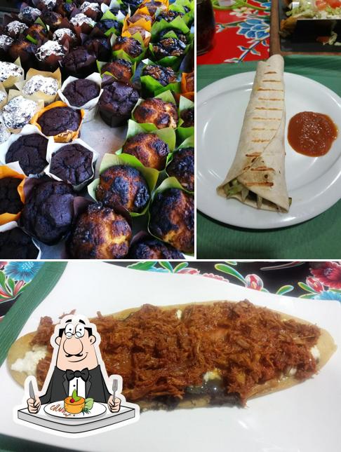 Mira las fotos que muestran comida y bebida en LA CAPITAL AZTECA