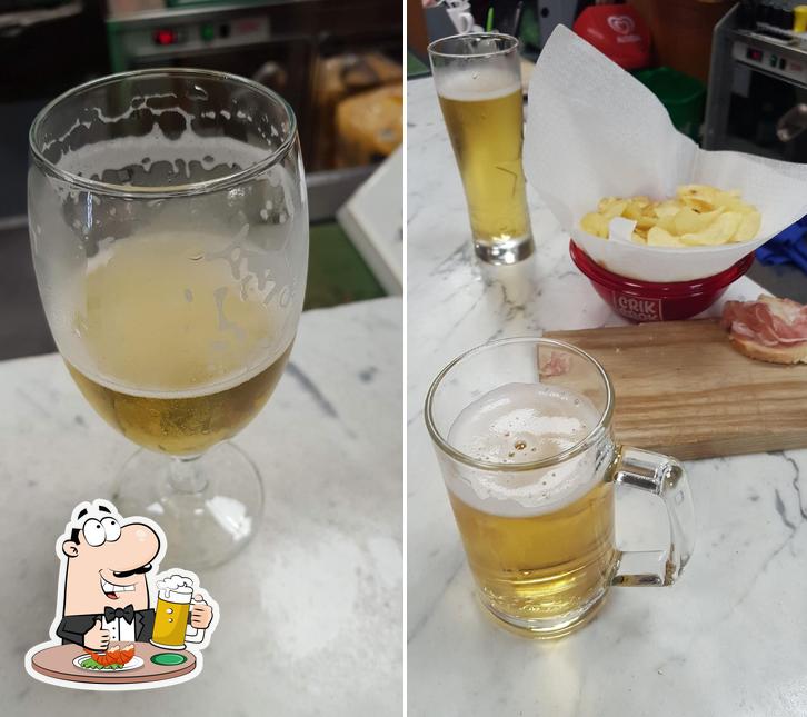 Puoi prenderti un rinfrescante bicchiere di birra chiara o scura