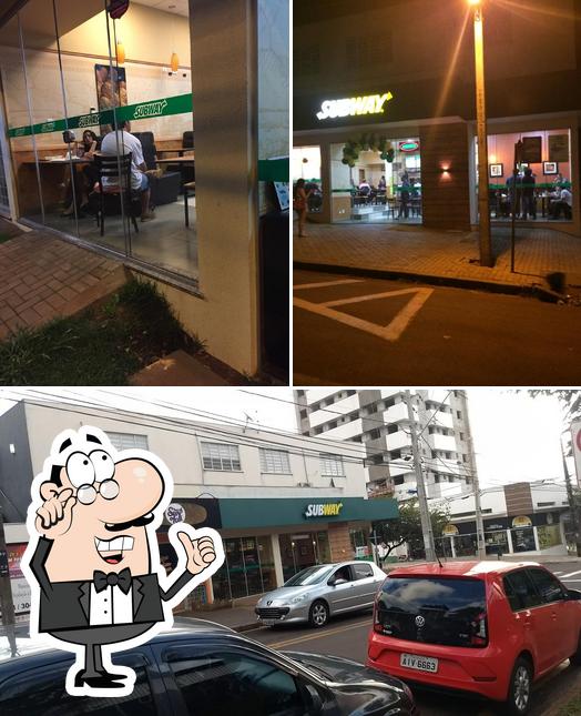 Entre diversos coisas, interior e exterior podem ser encontrados no Subway