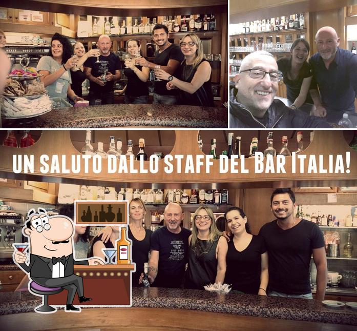 Look at this image of Bar Gelateria Italia