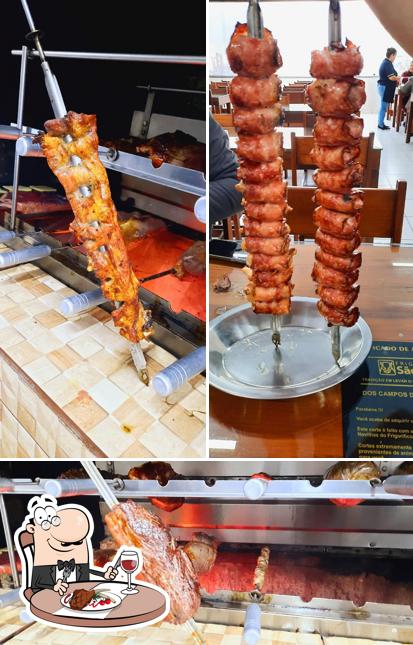 Peça refeições de carne no Churrascaria Lado's Pampas Joinville