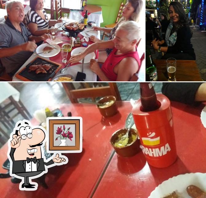 Entre diferentes coisas, interior e balcão de bar podem ser encontrados no Restaurante Kioske Dos Mineiros