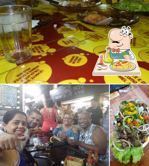 Dê uma olhada a foto ilustrando comida e balcão de bar no Bar do Mané Doido