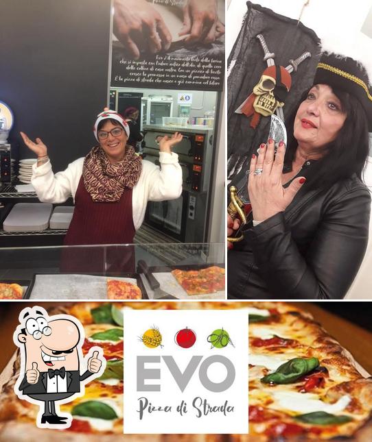 Regarder cette image de Pizzeria al taglio evo