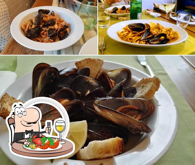 Order seafood at Trattoria del Pesce
