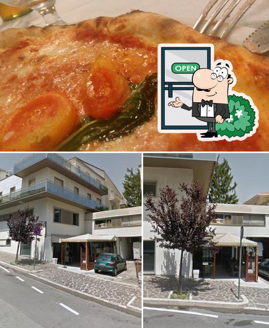 La immagine di esterno e cibo da Pizzeria Romagnoli