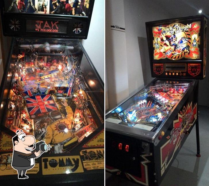 Voir cette photo de Pinball Cafe