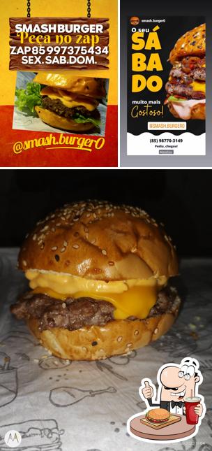 Experimente um hambúrguer no SMASH BURGER