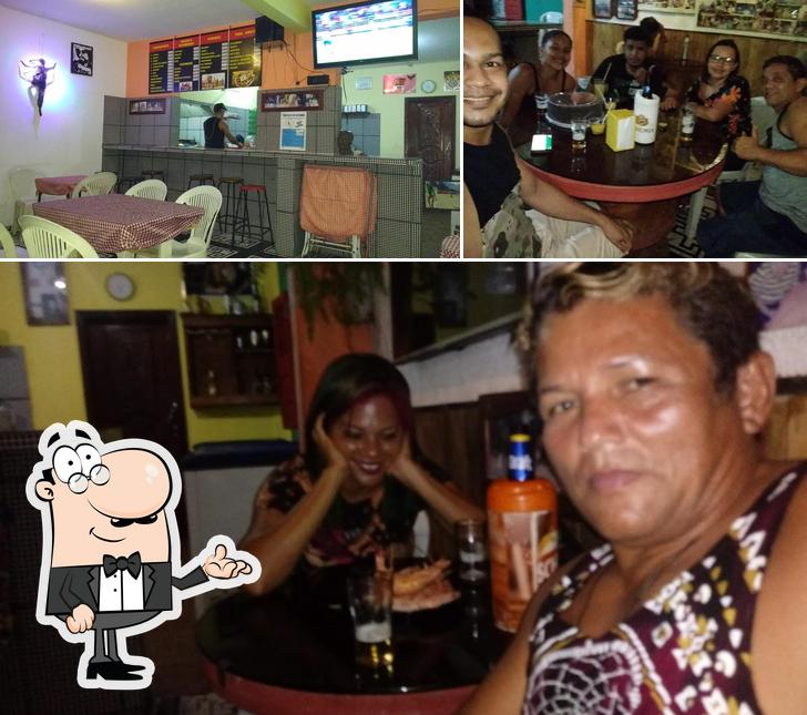 O Bar e Lanchonete J.SA se destaca pelo interior e balcão de bar