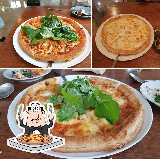 Get pizza at 부부식당