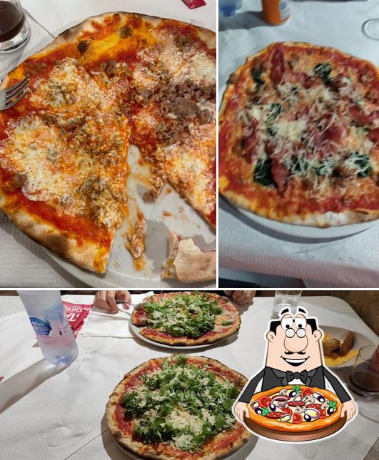 Scegli una pizza a Senza Pensieri Pizzeria Ristorante Braceria