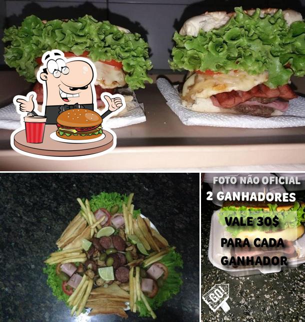 Peça um hambúrguer no Lanche Verdinho