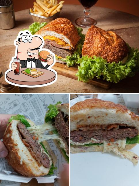 Delicie-se com um hambúrguer no Burger Prudente