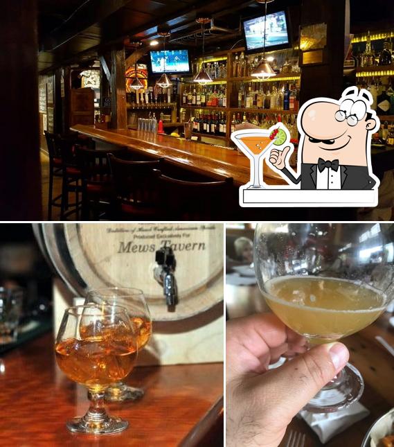 Estas son las fotos donde puedes ver bebida y interior en Mews Tavern