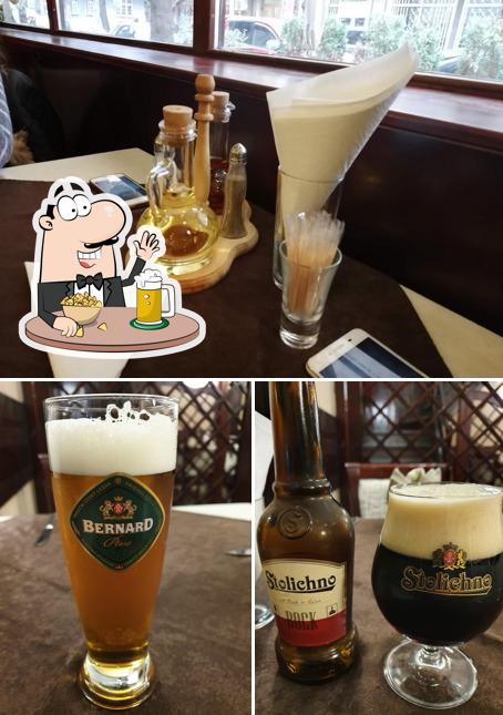 Genießt ein Glas helles oder dunkles Bier