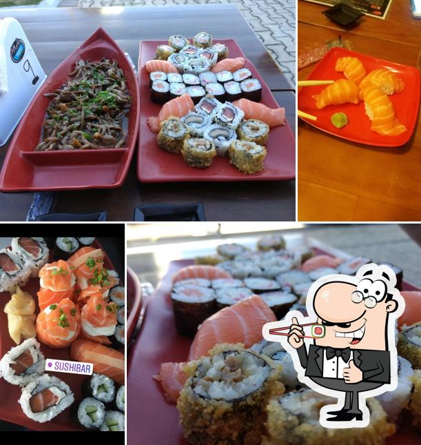 Rolos de sushi são oferecidos por Sushibar Indaiatuba