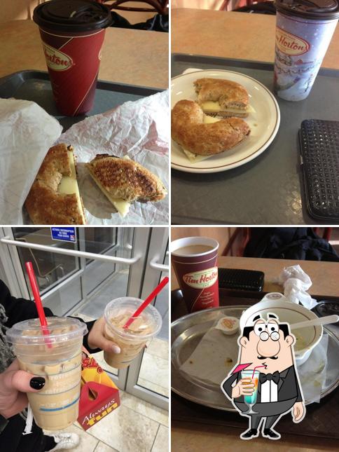 Jetez un coup d’oeil à la photo indiquant la boire et nourriture concernant Tim Hortons