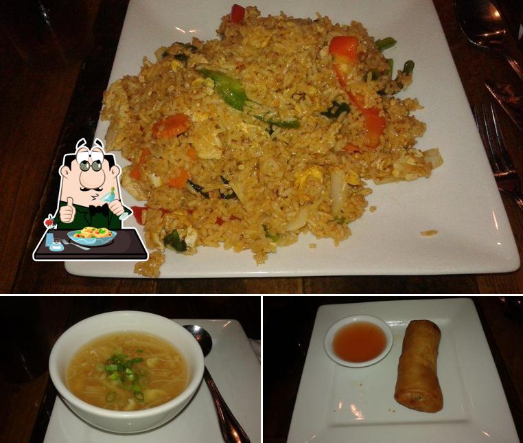 Comida en Khom Fai Thai Dining Experience