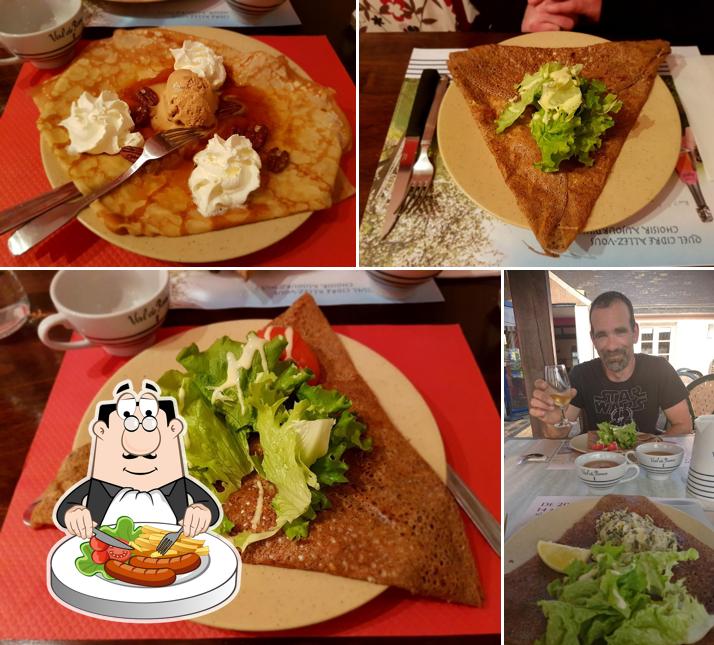 La nourriture et table à manger du restaurant