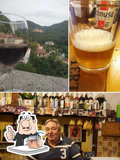 Bar Vineria Dal "Giuara" se distingue par sa boire et comptoir de bar