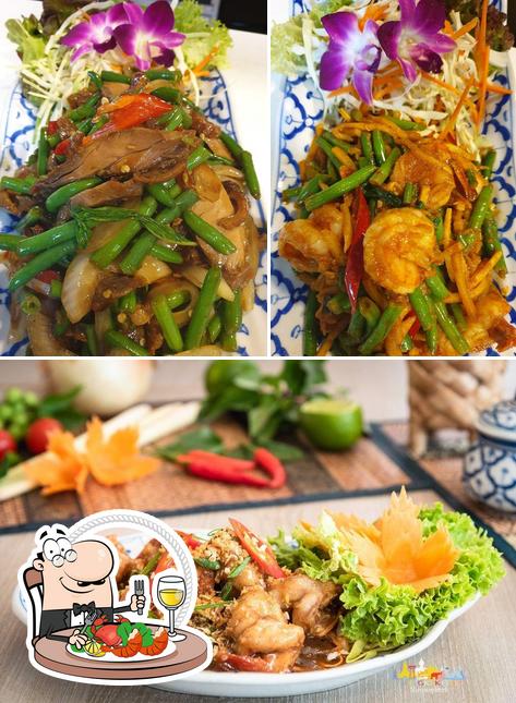 Order seafood at Thai Restaurant Bangkok City