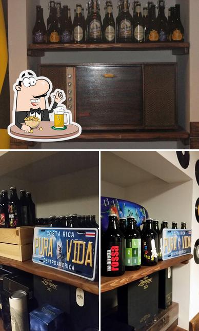 Puoi ordinare un rinfrescante bicchiere di birra chiara o scura