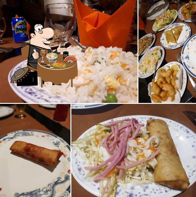 Жареный рис и спринг-ролллы в "Restaurante Chino Sur"