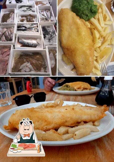 Рыба и картофель фри в "Barrie's Plaice"