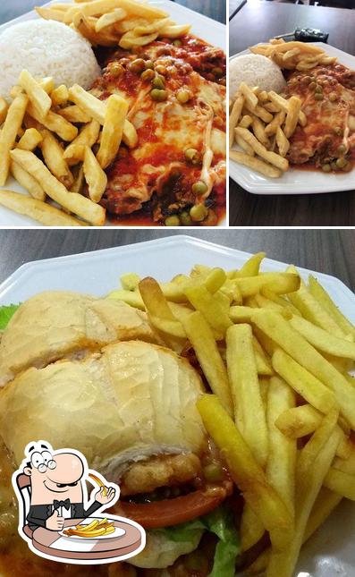 Prove batatas fritas no Restaurante & Hamburgueria Vó Maria