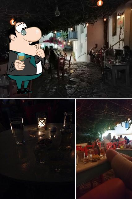 Estas son las fotos que muestran barra de bar y interior en Lotzia