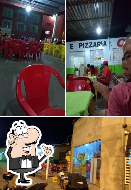 O interior do Chicken In Lanchonete e Pizzaria