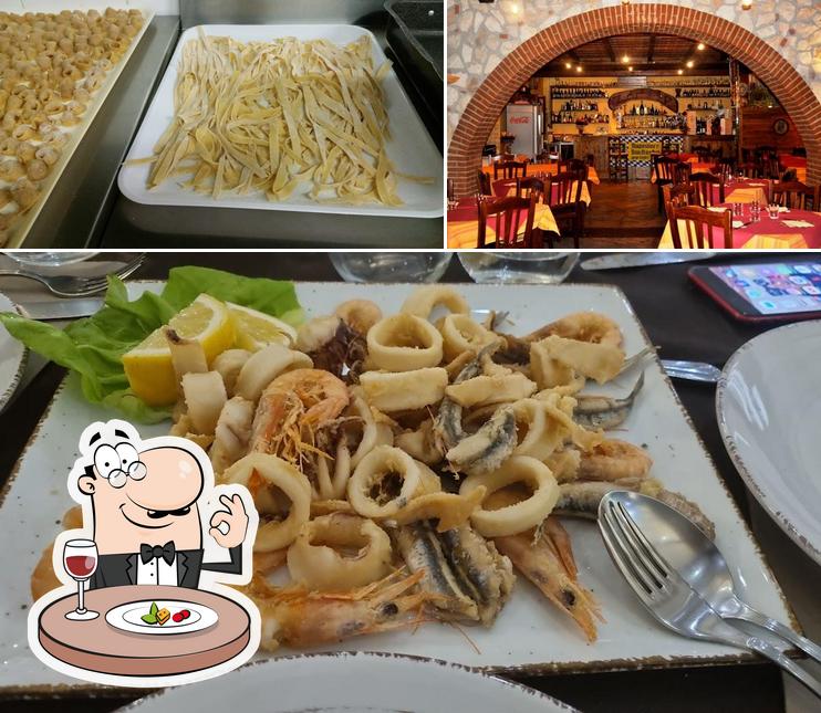 La immagine della cibo e interni di Zahir Ristorante