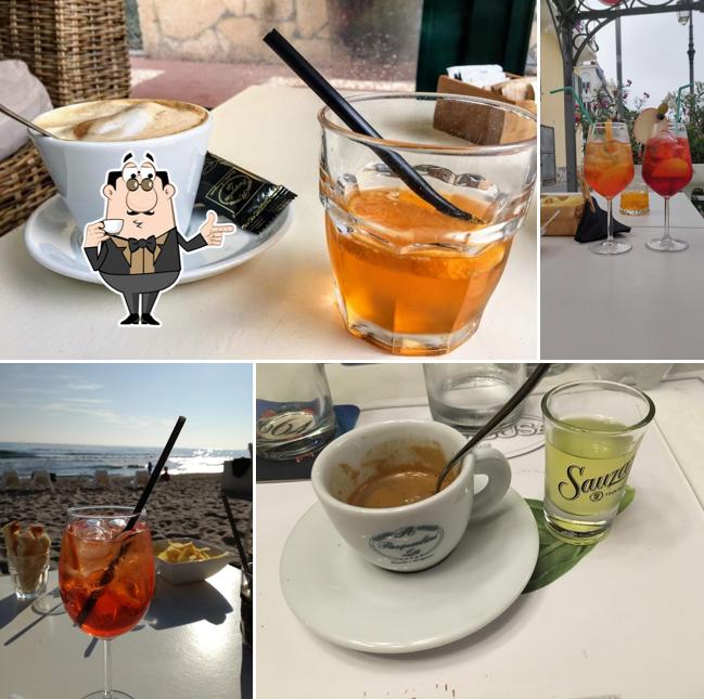 Goditi un drink a La Cambusa ristorante specialità di mare Alassio