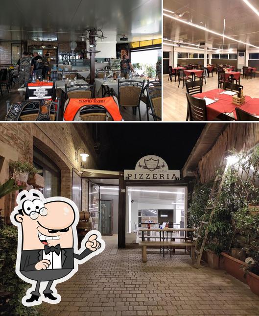 Siediti a un tavolo di Ristorante Pizzeria Le Antiche Mura