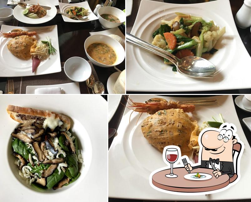 Еда в "The Lobby at Anantara Siam Bangkok Hotel"